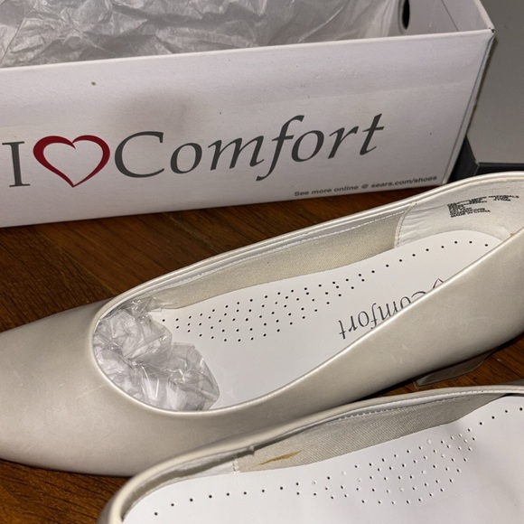 NWT I Comfort size 9 women’s bone color heels only worn to try on. - Picture 2 of 7